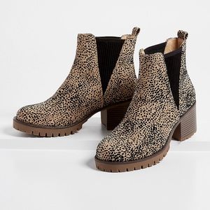 NEW! MAURICES Adrianne Leopard Ankle Boots Size 8
